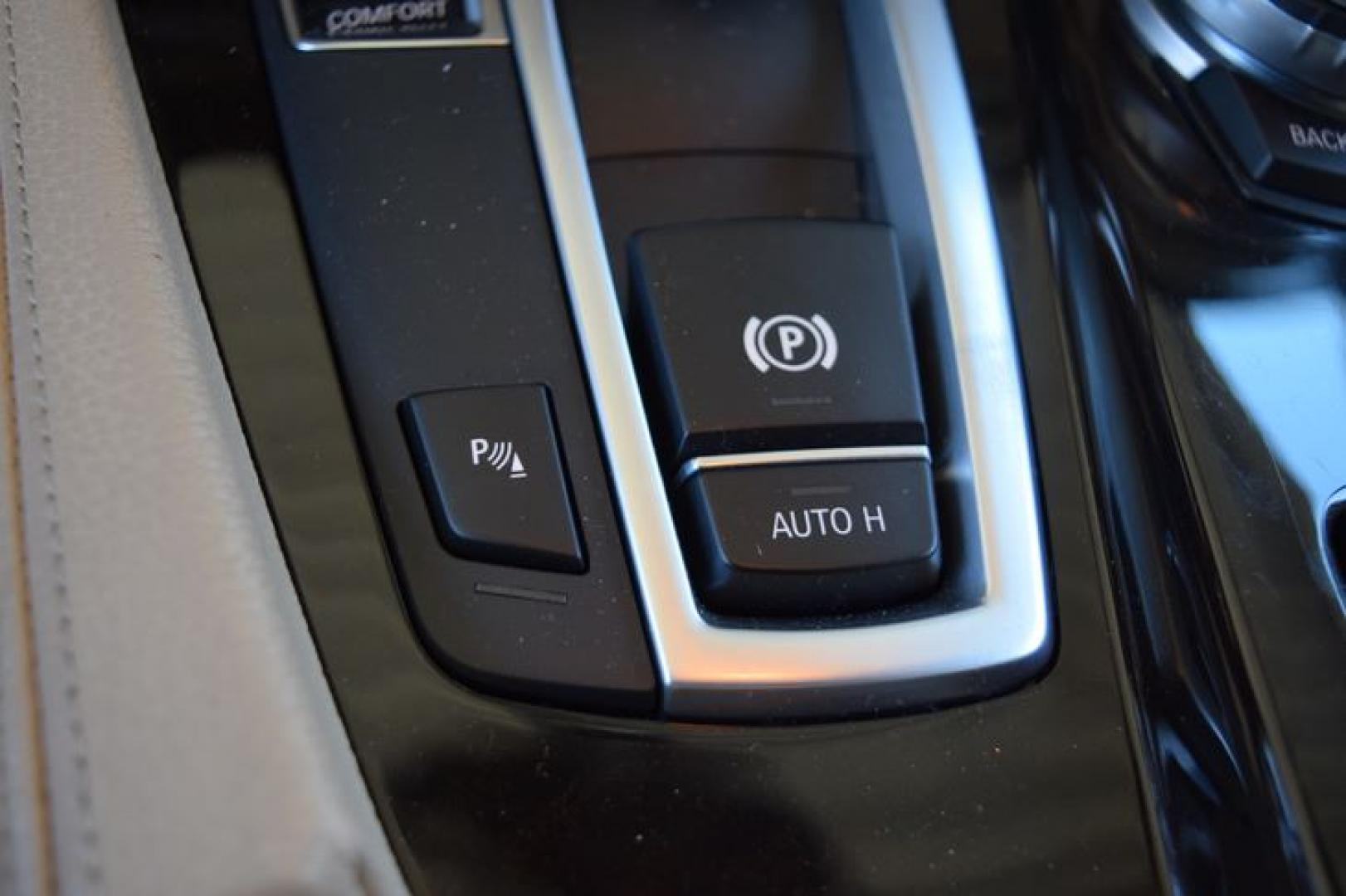 2014 Jet Black /Venetian Beige BMW 5-Series 535i (WBA5B1C52ED) with an 3.0L L6 DOHC 24V engine, Automatic transmission, located at 11056 N 23rd Dr #101, Phoenix, AZ, 85029, (623) 434-4252, 33.587704, -112.109962 - Photo#23