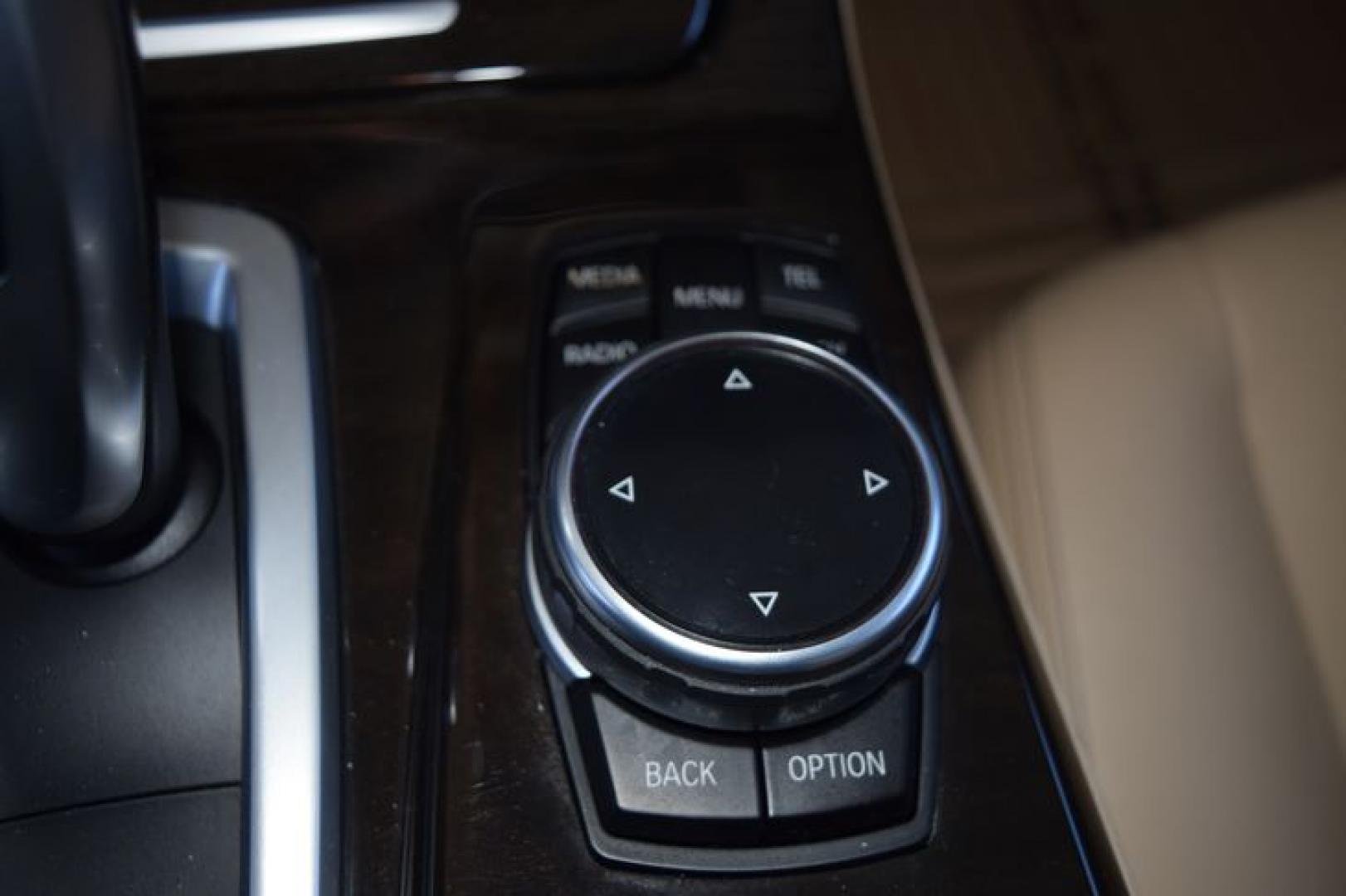 2014 Jet Black /Venetian Beige BMW 5-Series 535i (WBA5B1C52ED) with an 3.0L L6 DOHC 24V engine, Automatic transmission, located at 11056 N 23rd Dr #101, Phoenix, AZ, 85029, (623) 434-4252, 33.587704, -112.109962 - Photo#24