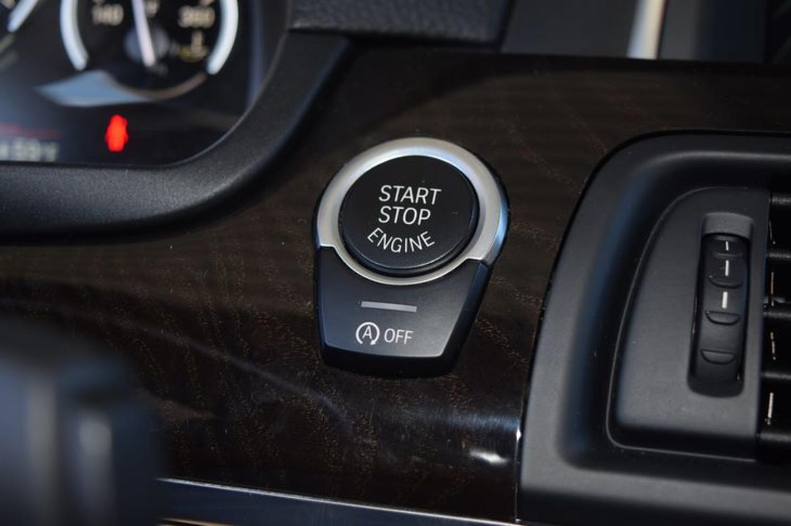 2014 Jet Black /Venetian Beige BMW 5-Series 535i (WBA5B1C52ED) with an 3.0L L6 DOHC 24V engine, Automatic transmission, located at 11056 N 23rd Dr #101, Phoenix, AZ, 85029, (623) 434-4252, 33.587704, -112.109962 - Photo#25