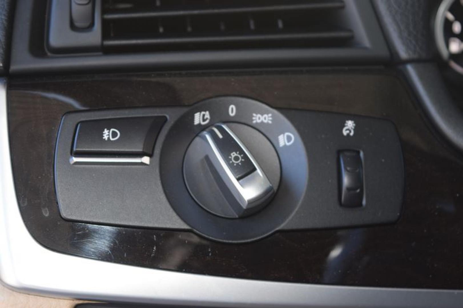 2014 Jet Black /Venetian Beige BMW 5-Series 535i (WBA5B1C52ED) with an 3.0L L6 DOHC 24V engine, Automatic transmission, located at 11056 N 23rd Dr #101, Phoenix, AZ, 85029, (623) 434-4252, 33.587704, -112.109962 - Photo#27