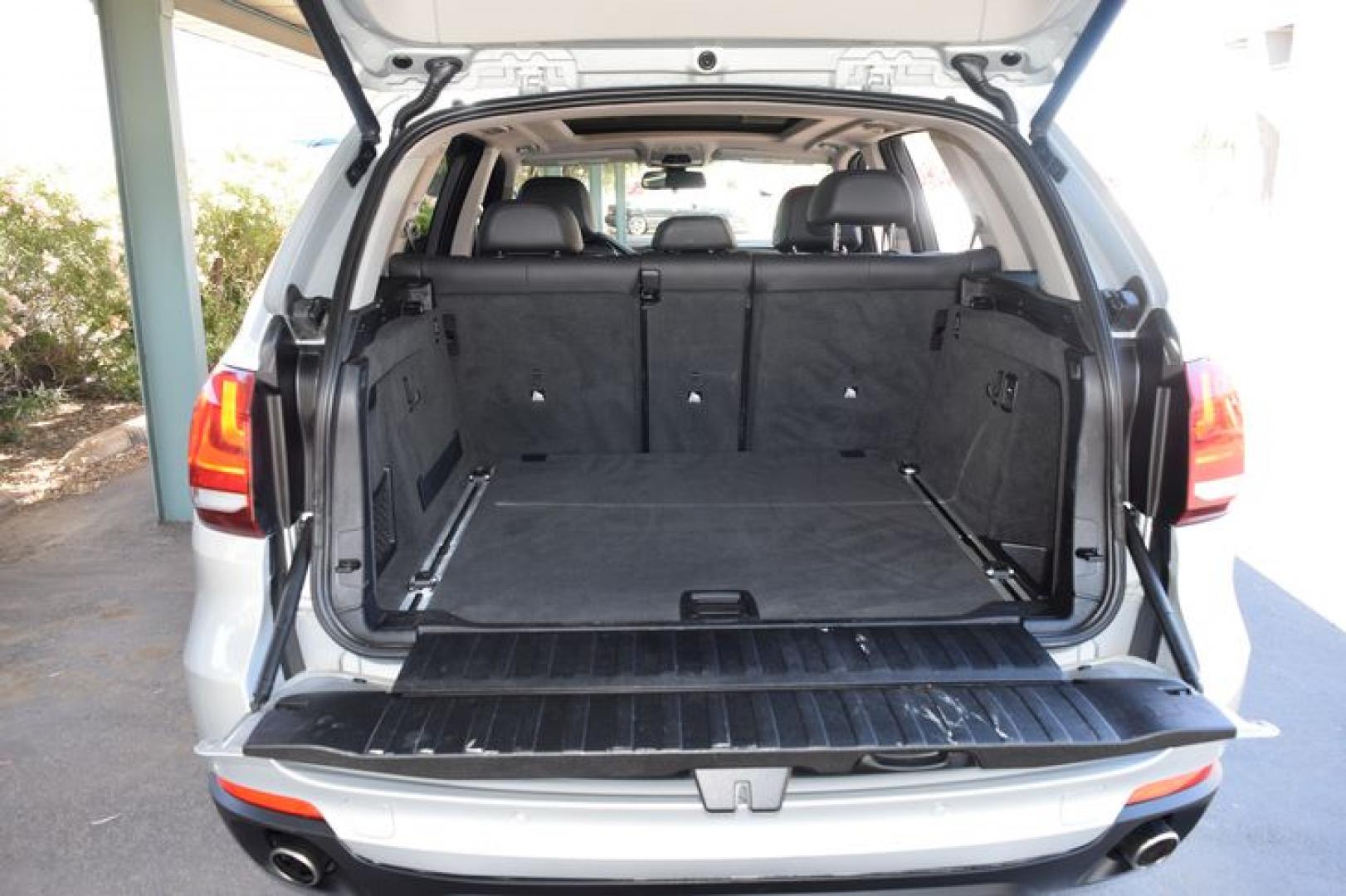 2015 Mineral Silver Metallic /Black BMW X5 sDrive35i (5UXKR2C58F0) with an 3.0L L6 DOHC 24V engine, 8-Speed Automatic transmission, located at 11056 N 23rd Dr #101, Phoenix, AZ, 85029, (623) 434-4252, 33.587704, -112.109962 - Photo#9