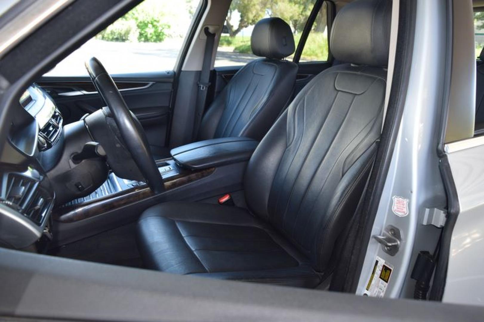 2015 Mineral Silver Metallic /Black BMW X5 sDrive35i (5UXKR2C58F0) with an 3.0L L6 DOHC 24V engine, 8-Speed Automatic transmission, located at 11056 N 23rd Dr #101, Phoenix, AZ, 85029, (623) 434-4252, 33.587704, -112.109962 - Photo#11