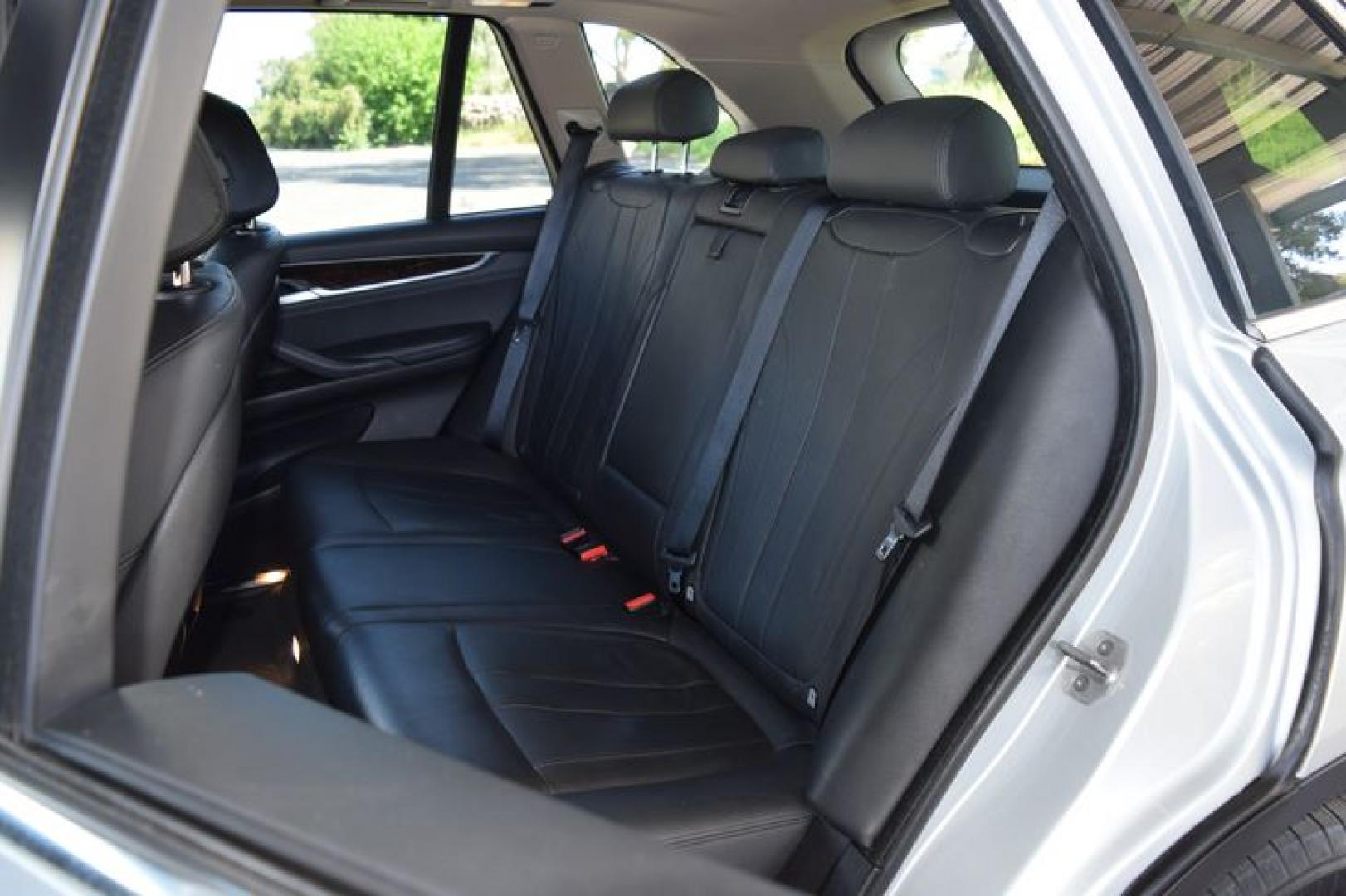 2015 Mineral Silver Metallic /Black BMW X5 sDrive35i (5UXKR2C58F0) with an 3.0L L6 DOHC 24V engine, 8-Speed Automatic transmission, located at 11056 N 23rd Dr #101, Phoenix, AZ, 85029, (623) 434-4252, 33.587704, -112.109962 - Photo#12