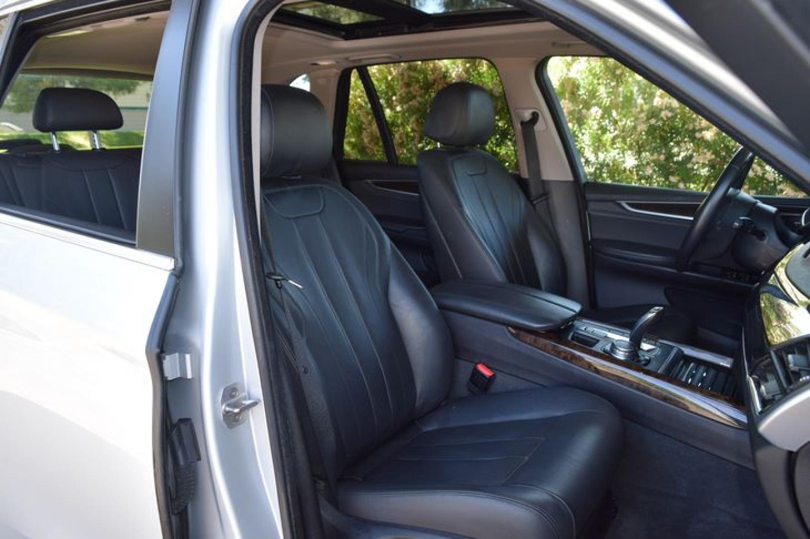 2015 Mineral Silver Metallic /Black BMW X5 sDrive35i (5UXKR2C58F0) with an 3.0L L6 DOHC 24V engine, 8-Speed Automatic transmission, located at 11056 N 23rd Dr #101, Phoenix, AZ, 85029, (623) 434-4252, 33.587704, -112.109962 - Photo#13