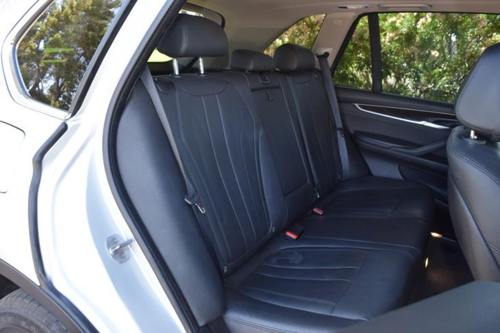 2015 Mineral Silver Metallic /Black BMW X5 sDrive35i (5UXKR2C58F0) with an 3.0L L6 DOHC 24V engine, 8-Speed Automatic transmission, located at 11056 N 23rd Dr #101, Phoenix, AZ, 85029, (623) 434-4252, 33.587704, -112.109962 - Photo#14