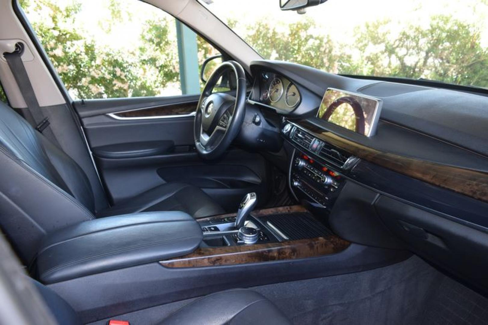 2015 Mineral Silver Metallic /Black BMW X5 sDrive35i (5UXKR2C58F0) with an 3.0L L6 DOHC 24V engine, 8-Speed Automatic transmission, located at 11056 N 23rd Dr #101, Phoenix, AZ, 85029, (623) 434-4252, 33.587704, -112.109962 - Photo#1