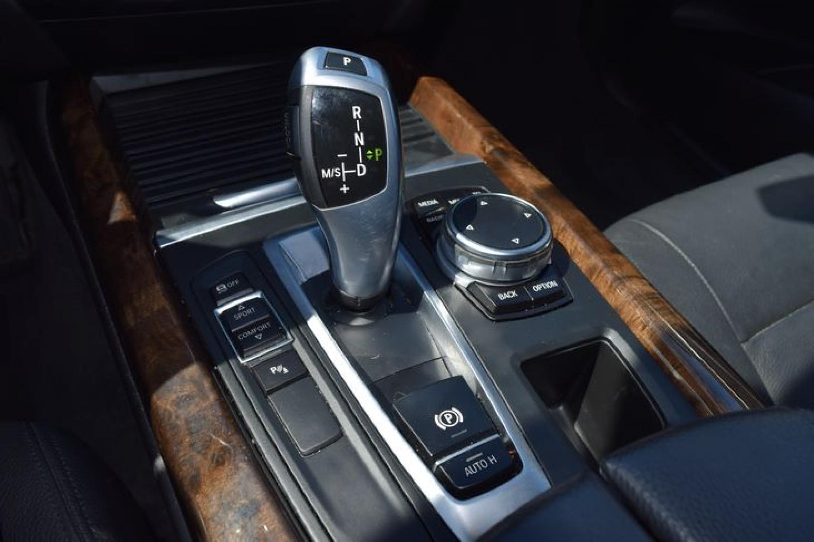 2015 Mineral Silver Metallic /Black BMW X5 sDrive35i (5UXKR2C58F0) with an 3.0L L6 DOHC 24V engine, 8-Speed Automatic transmission, located at 11056 N 23rd Dr #101, Phoenix, AZ, 85029, (623) 434-4252, 33.587704, -112.109962 - Photo#22