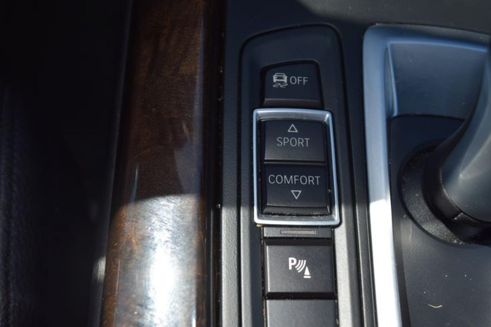 2015 Mineral Silver Metallic /Black BMW X5 sDrive35i (5UXKR2C58F0) with an 3.0L L6 DOHC 24V engine, 8-Speed Automatic transmission, located at 11056 N 23rd Dr #101, Phoenix, AZ, 85029, (623) 434-4252, 33.587704, -112.109962 - Photo#23