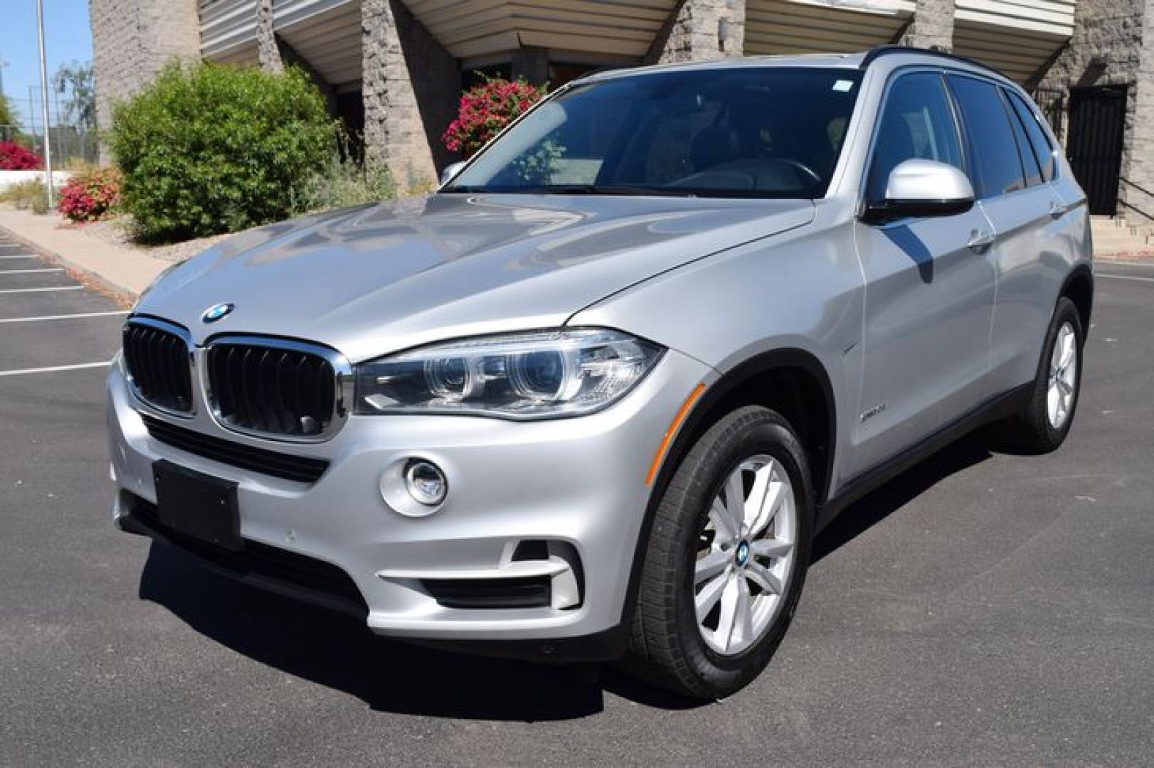 2015 Mineral Silver Metallic /Black BMW X5 sDrive35i (5UXKR2C58F0) with an 3.0L L6 DOHC 24V engine, 8-Speed Automatic transmission, located at 11056 N 23rd Dr #101, Phoenix, AZ, 85029, (623) 434-4252, 33.587704, -112.109962 - Photo#2