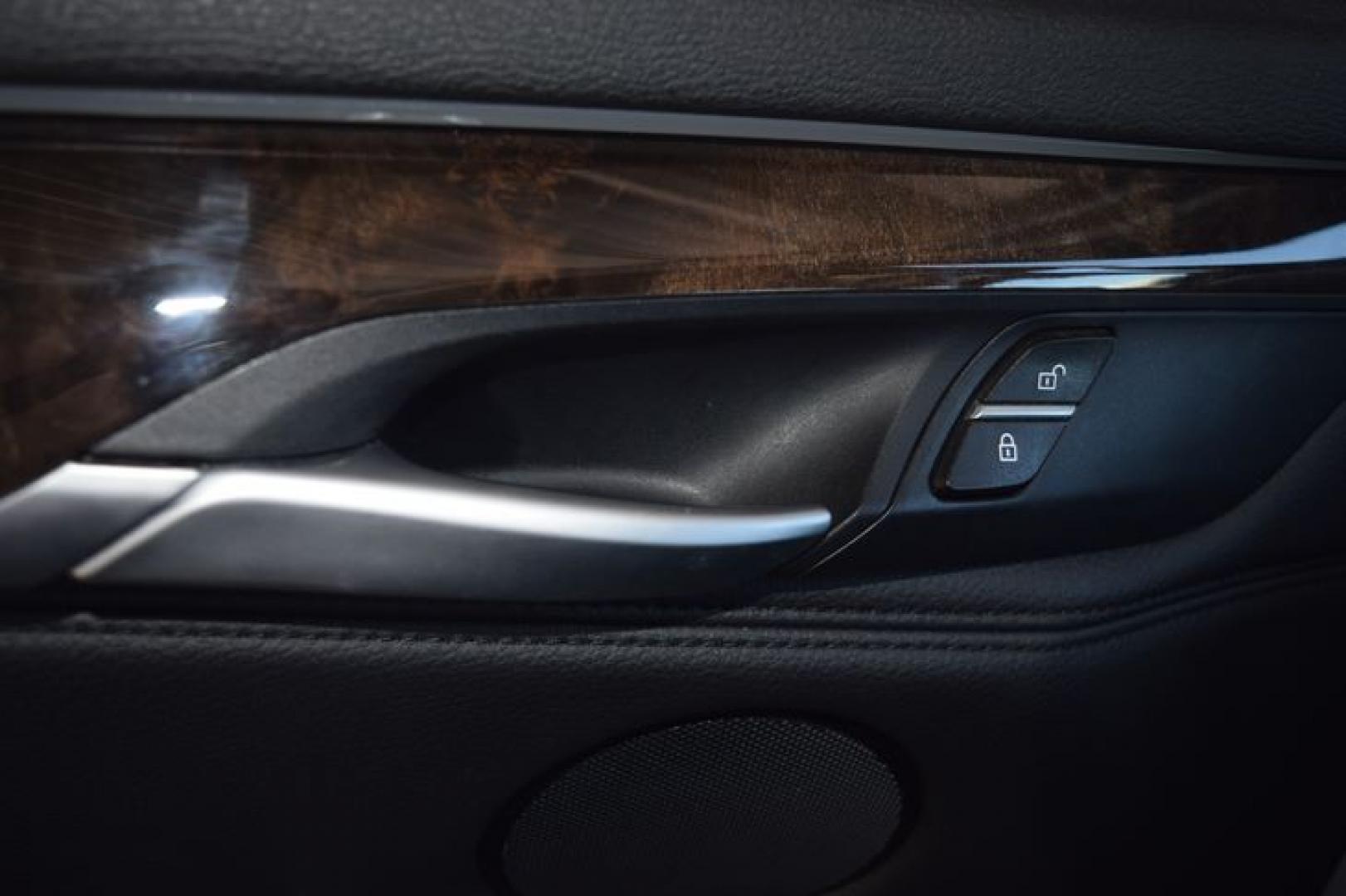 2015 Mineral Silver Metallic /Black BMW X5 sDrive35i (5UXKR2C58F0) with an 3.0L L6 DOHC 24V engine, 8-Speed Automatic transmission, located at 11056 N 23rd Dr #101, Phoenix, AZ, 85029, (623) 434-4252, 33.587704, -112.109962 - Photo#29