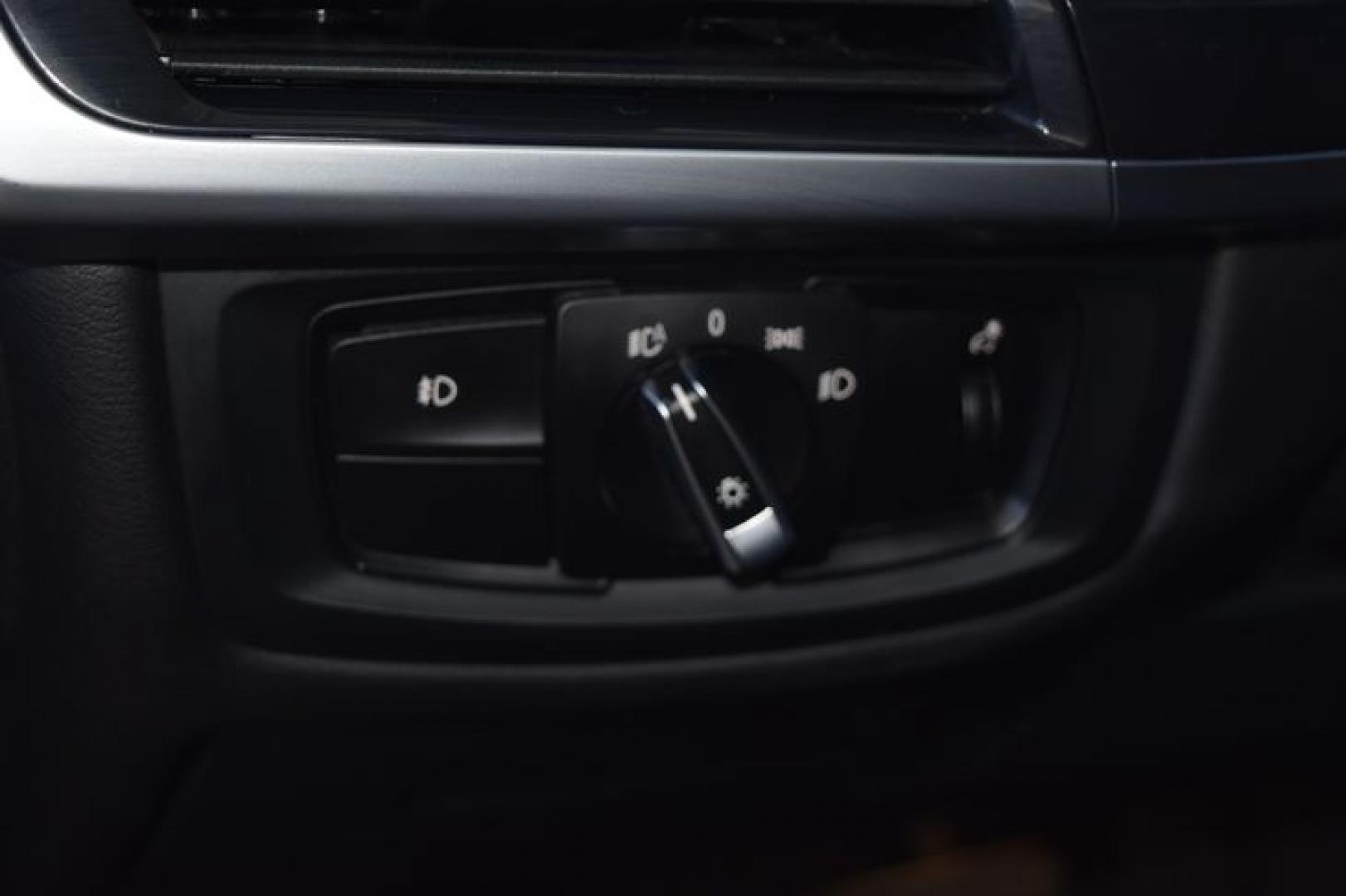 2015 Mineral Silver Metallic /Black BMW X5 sDrive35i (5UXKR2C58F0) with an 3.0L L6 DOHC 24V engine, 8-Speed Automatic transmission, located at 11056 N 23rd Dr #101, Phoenix, AZ, 85029, (623) 434-4252, 33.587704, -112.109962 - Photo#30