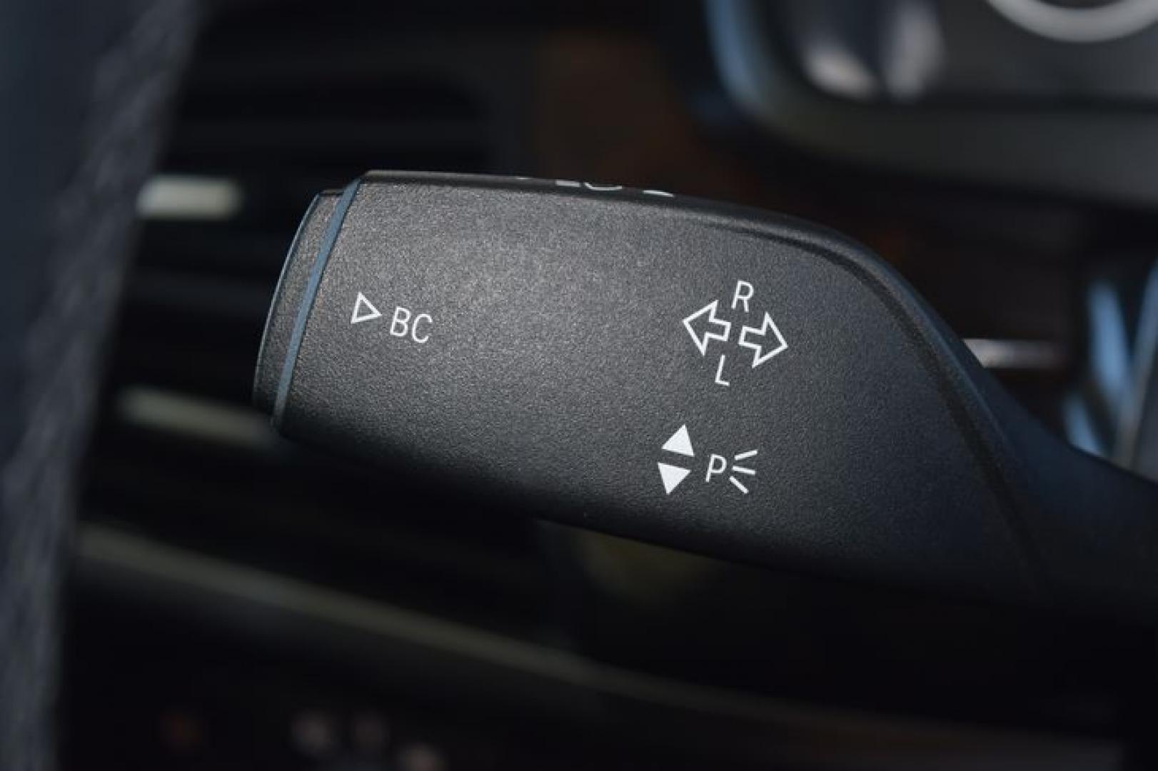 2015 Mineral Silver Metallic /Black BMW X5 sDrive35i (5UXKR2C58F0) with an 3.0L L6 DOHC 24V engine, 8-Speed Automatic transmission, located at 11056 N 23rd Dr #101, Phoenix, AZ, 85029, (623) 434-4252, 33.587704, -112.109962 - Photo#33