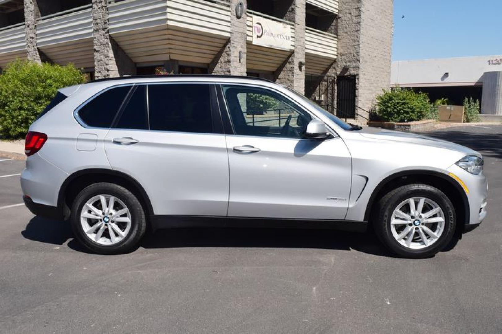 2015 Mineral Silver Metallic /Black BMW X5 sDrive35i (5UXKR2C58F0) with an 3.0L L6 DOHC 24V engine, 8-Speed Automatic transmission, located at 11056 N 23rd Dr #101, Phoenix, AZ, 85029, (623) 434-4252, 33.587704, -112.109962 - Photo#3