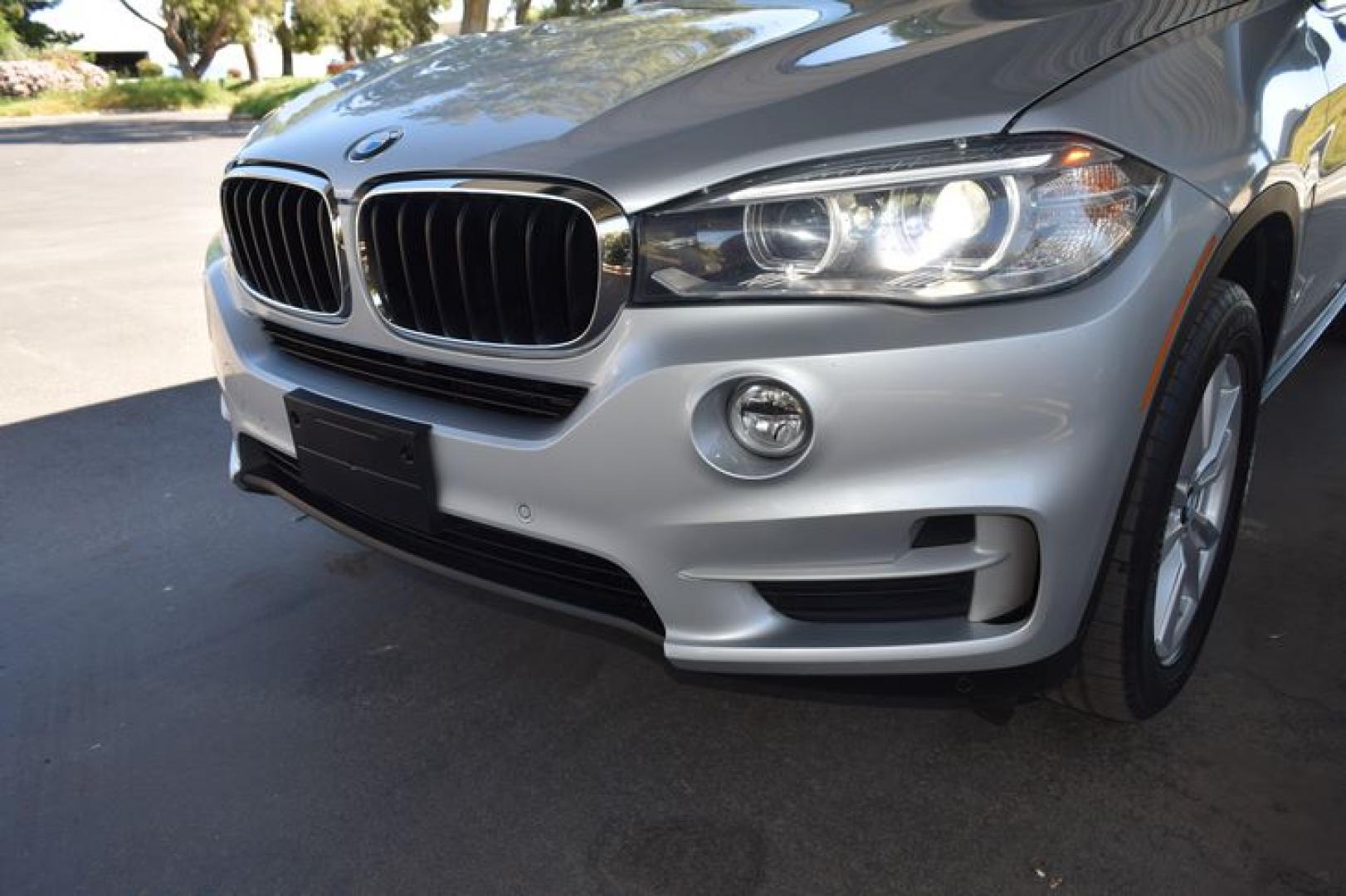 2015 Mineral Silver Metallic /Black BMW X5 sDrive35i (5UXKR2C58F0) with an 3.0L L6 DOHC 24V engine, 8-Speed Automatic transmission, located at 11056 N 23rd Dr #101, Phoenix, AZ, 85029, (623) 434-4252, 33.587704, -112.109962 - Photo#39