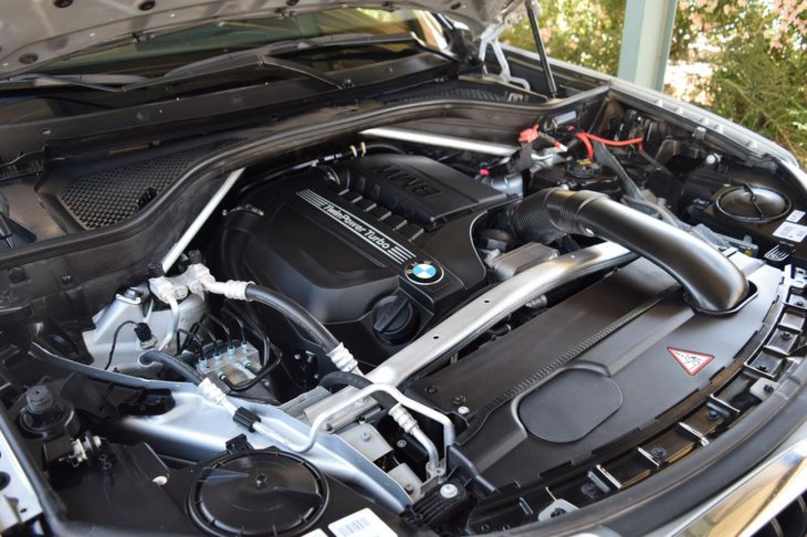 2015 Mineral Silver Metallic /Black BMW X5 sDrive35i (5UXKR2C58F0) with an 3.0L L6 DOHC 24V engine, 8-Speed Automatic transmission, located at 11056 N 23rd Dr #101, Phoenix, AZ, 85029, (623) 434-4252, 33.587704, -112.109962 - Photo#42