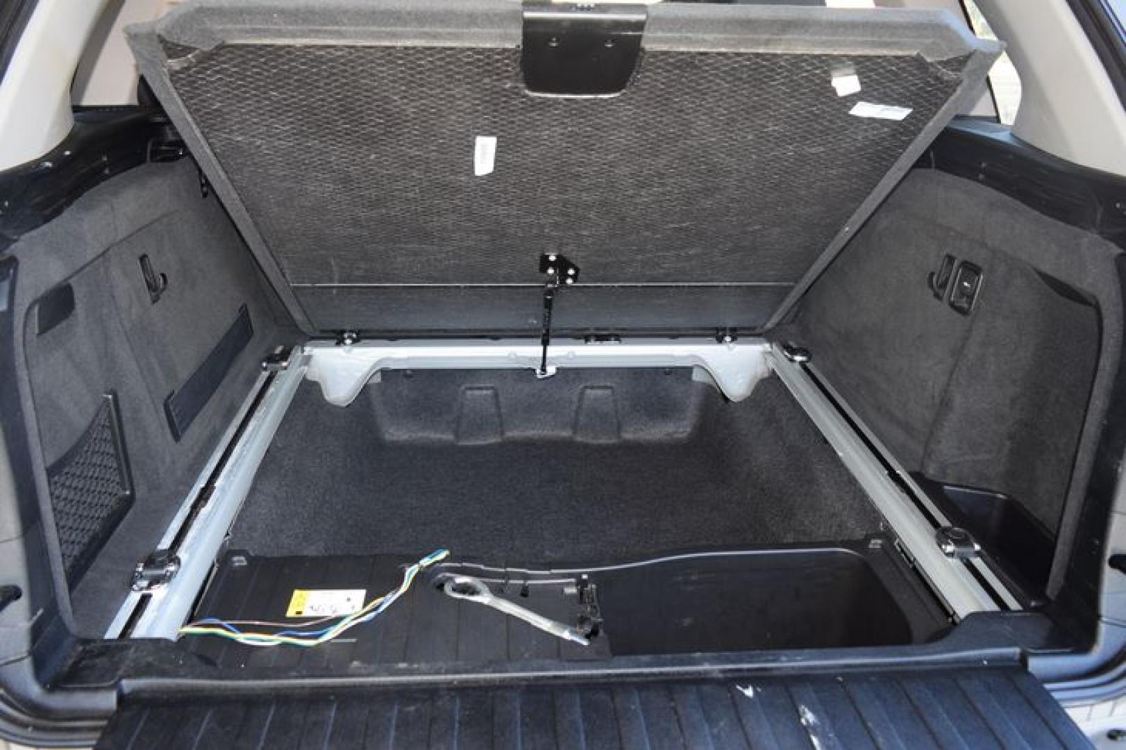 2015 Mineral Silver Metallic /Black BMW X5 sDrive35i (5UXKR2C58F0) with an 3.0L L6 DOHC 24V engine, 8-Speed Automatic transmission, located at 11056 N 23rd Dr #101, Phoenix, AZ, 85029, (623) 434-4252, 33.587704, -112.109962 - Photo#43