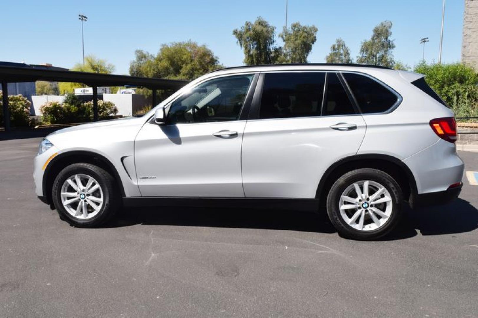 2015 Mineral Silver Metallic /Black BMW X5 sDrive35i (5UXKR2C58F0) with an 3.0L L6 DOHC 24V engine, 8-Speed Automatic transmission, located at 11056 N 23rd Dr #101, Phoenix, AZ, 85029, (623) 434-4252, 33.587704, -112.109962 - Photo#4