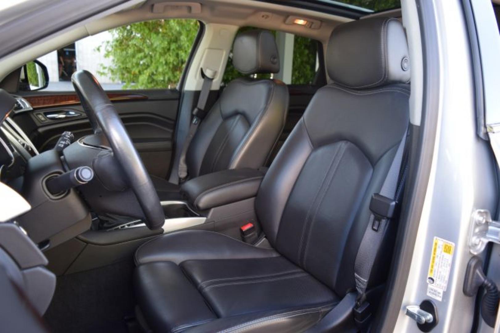 2016 Radiant Silver Metallic /Ebony with Ebony accents Cadillac SRX Luxury Collection AWD (3GYFNEE31GS) with an 3.6L V6 DOHC 24V FFV engine, Automatic transmission, located at 11056 N 23rd Dr #101, Phoenix, AZ, 85029, (623) 434-4252, 33.587704, -112.109962 - Photo#10