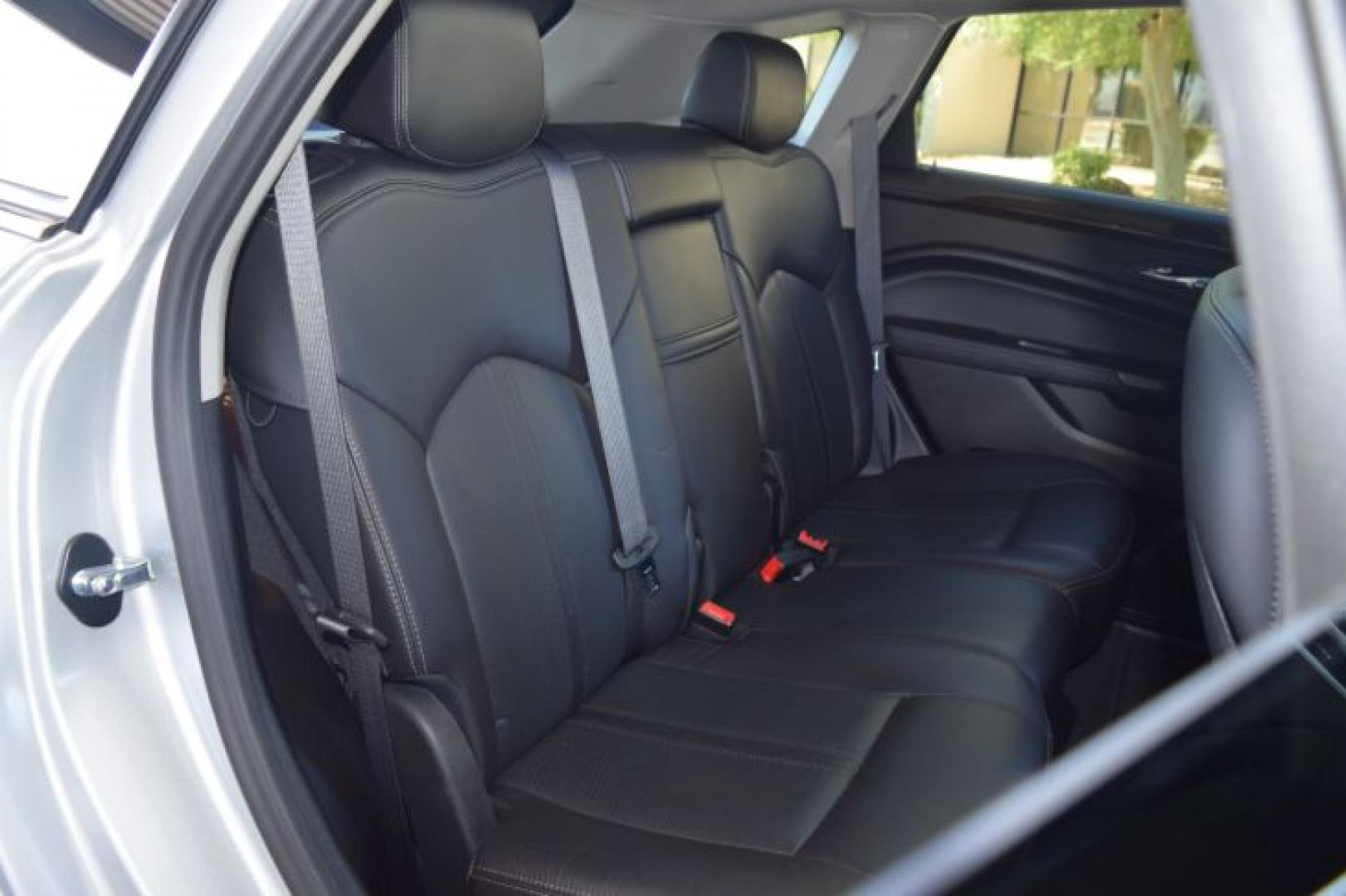 2016 Radiant Silver Metallic /Ebony with Ebony accents Cadillac SRX Luxury Collection AWD (3GYFNEE31GS) with an 3.6L V6 DOHC 24V FFV engine, Automatic transmission, located at 11056 N 23rd Dr #101, Phoenix, AZ, 85029, (623) 434-4252, 33.587704, -112.109962 - Photo#13