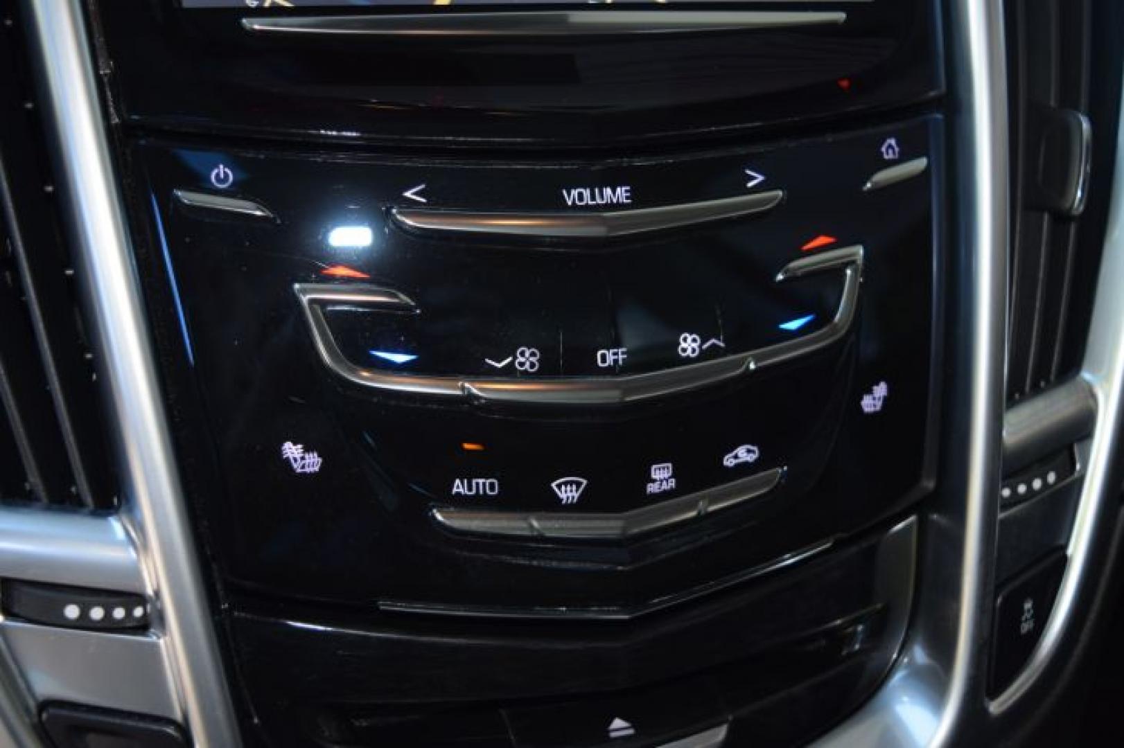 2016 Radiant Silver Metallic /Ebony with Ebony accents Cadillac SRX Luxury Collection AWD (3GYFNEE31GS) with an 3.6L V6 DOHC 24V FFV engine, Automatic transmission, located at 11056 N 23rd Dr #101, Phoenix, AZ, 85029, (623) 434-4252, 33.587704, -112.109962 - Photo#19