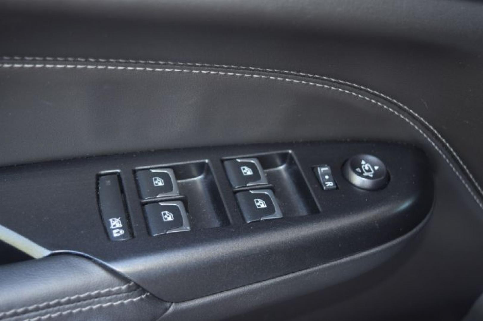 2016 Radiant Silver Metallic /Ebony with Ebony accents Cadillac SRX Luxury Collection AWD (3GYFNEE31GS) with an 3.6L V6 DOHC 24V FFV engine, Automatic transmission, located at 11056 N 23rd Dr #101, Phoenix, AZ, 85029, (623) 434-4252, 33.587704, -112.109962 - Photo#24