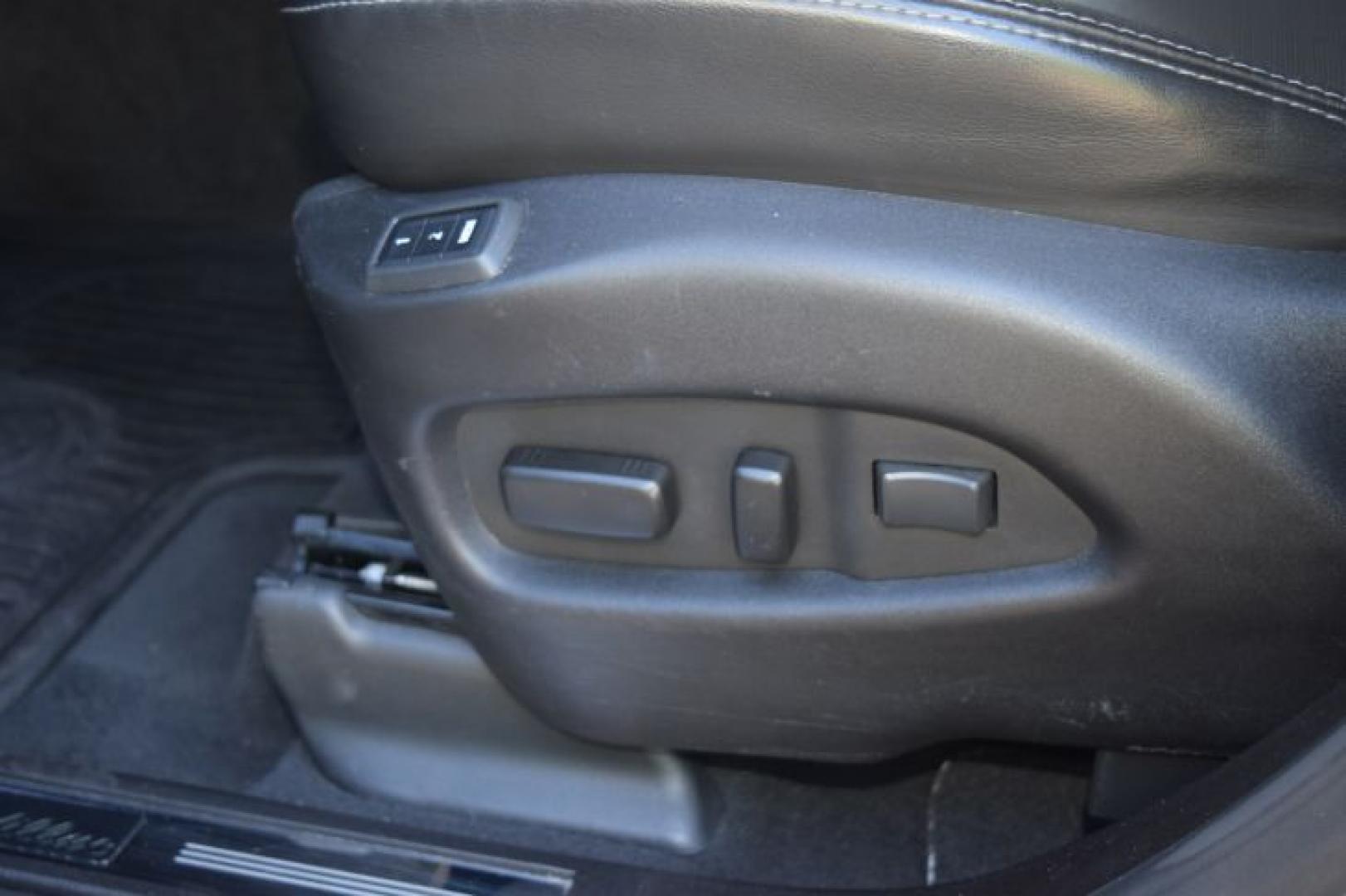 2016 Radiant Silver Metallic /Ebony with Ebony accents Cadillac SRX Luxury Collection AWD (3GYFNEE31GS) with an 3.6L V6 DOHC 24V FFV engine, Automatic transmission, located at 11056 N 23rd Dr #101, Phoenix, AZ, 85029, (623) 434-4252, 33.587704, -112.109962 - Photo#28