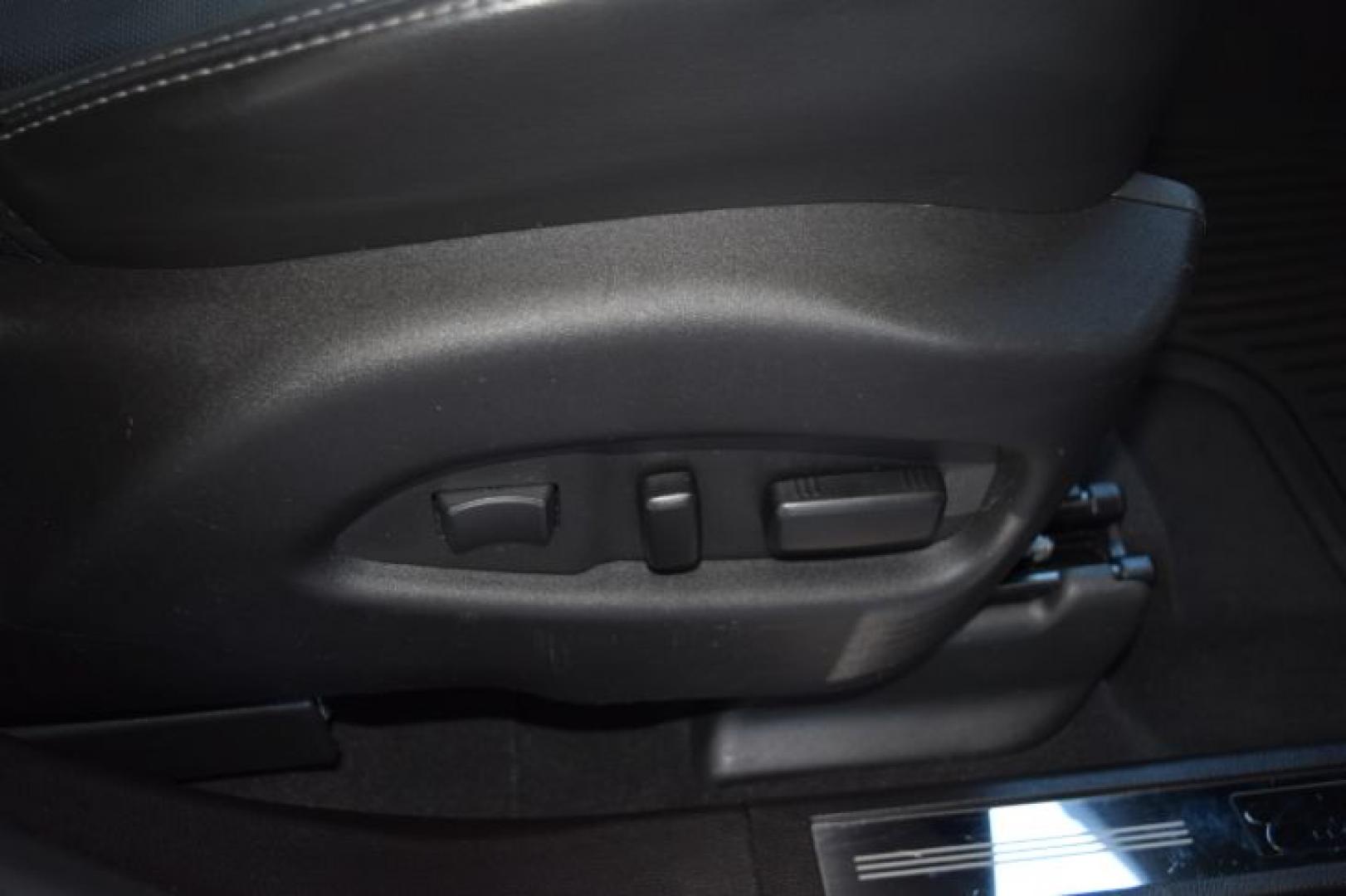 2016 Radiant Silver Metallic /Ebony with Ebony accents Cadillac SRX Luxury Collection AWD (3GYFNEE31GS) with an 3.6L V6 DOHC 24V FFV engine, Automatic transmission, located at 11056 N 23rd Dr #101, Phoenix, AZ, 85029, (623) 434-4252, 33.587704, -112.109962 - Photo#29