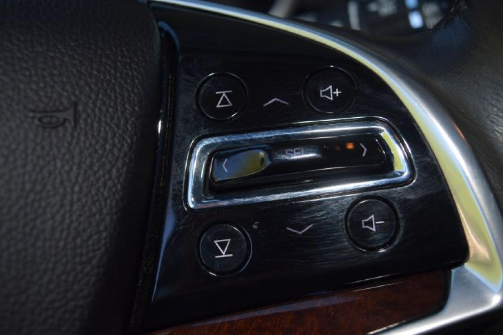 2016 Radiant Silver Metallic /Ebony with Ebony accents Cadillac SRX Luxury Collection AWD (3GYFNEE31GS) with an 3.6L V6 DOHC 24V FFV engine, Automatic transmission, located at 11056 N 23rd Dr #101, Phoenix, AZ, 85029, (623) 434-4252, 33.587704, -112.109962 - Photo#31