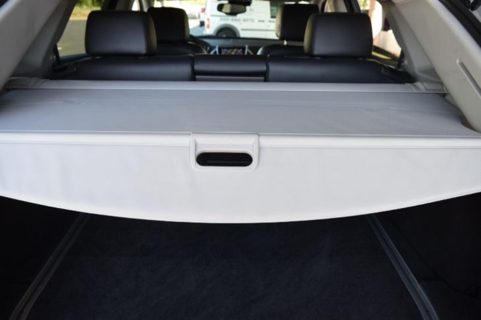 2016 Radiant Silver Metallic /Ebony with Ebony accents Cadillac SRX Luxury Collection AWD (3GYFNEE31GS) with an 3.6L V6 DOHC 24V FFV engine, Automatic transmission, located at 11056 N 23rd Dr #101, Phoenix, AZ, 85029, (623) 434-4252, 33.587704, -112.109962 - Photo#42