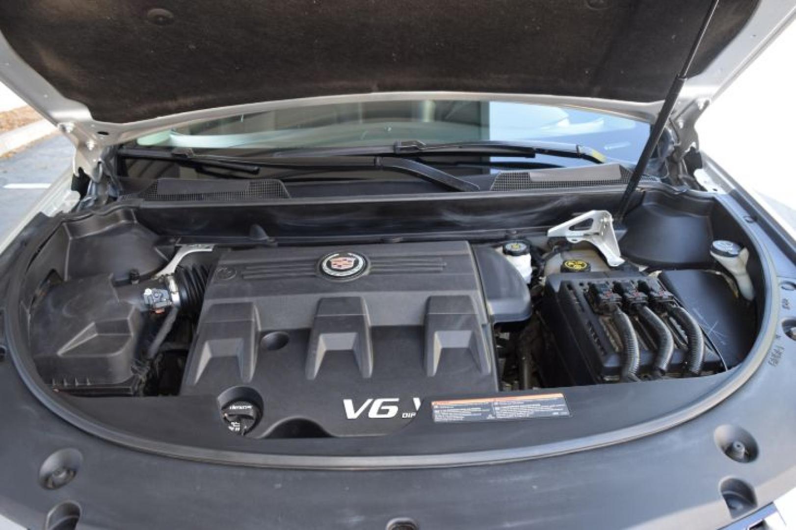 2016 Radiant Silver Metallic /Ebony with Ebony accents Cadillac SRX Luxury Collection AWD (3GYFNEE31GS) with an 3.6L V6 DOHC 24V FFV engine, Automatic transmission, located at 11056 N 23rd Dr #101, Phoenix, AZ, 85029, (623) 434-4252, 33.587704, -112.109962 - Photo#44