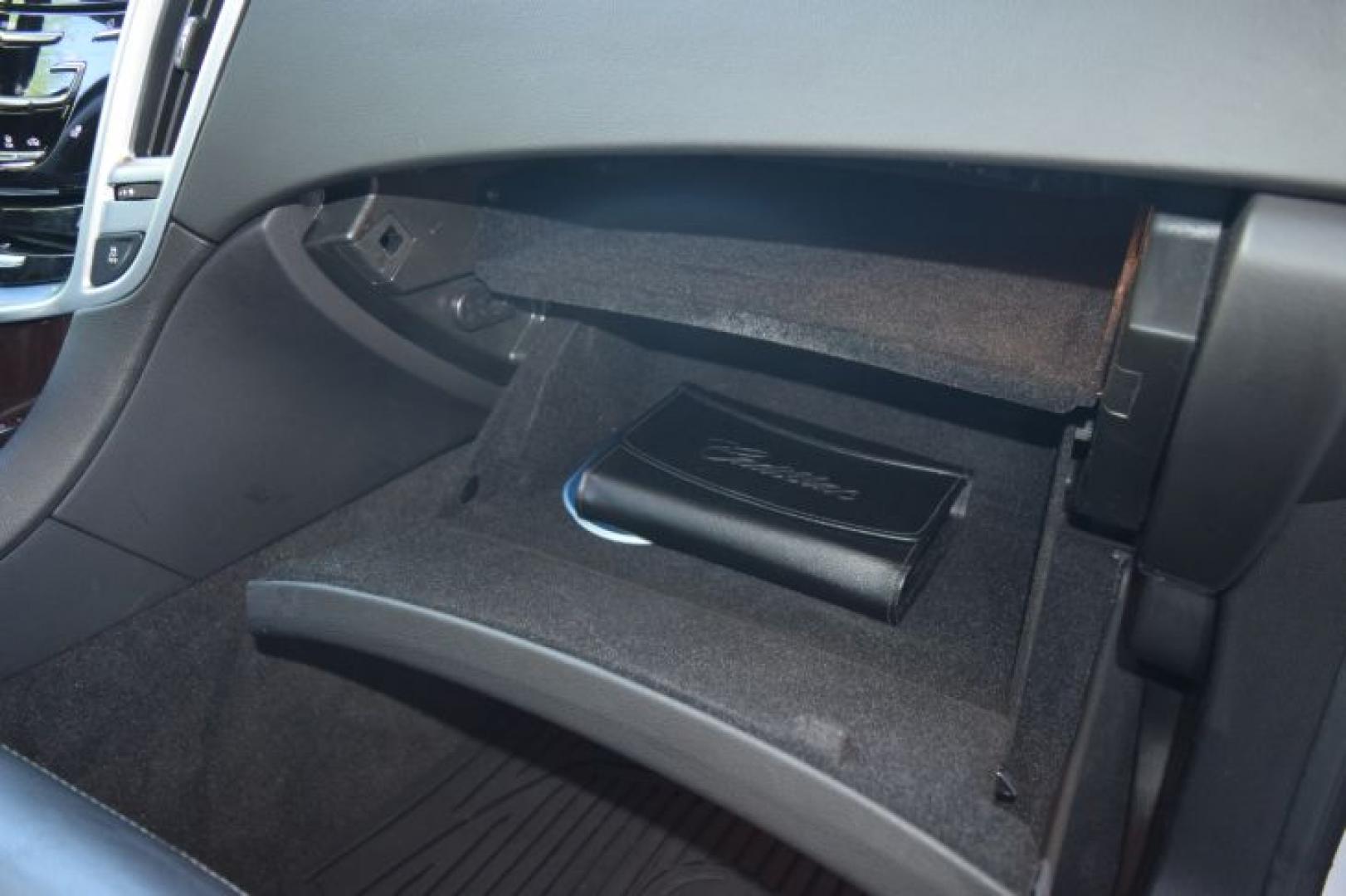 2016 Radiant Silver Metallic /Ebony with Ebony accents Cadillac SRX Luxury Collection AWD (3GYFNEE31GS) with an 3.6L V6 DOHC 24V FFV engine, Automatic transmission, located at 11056 N 23rd Dr #101, Phoenix, AZ, 85029, (623) 434-4252, 33.587704, -112.109962 - Photo#45