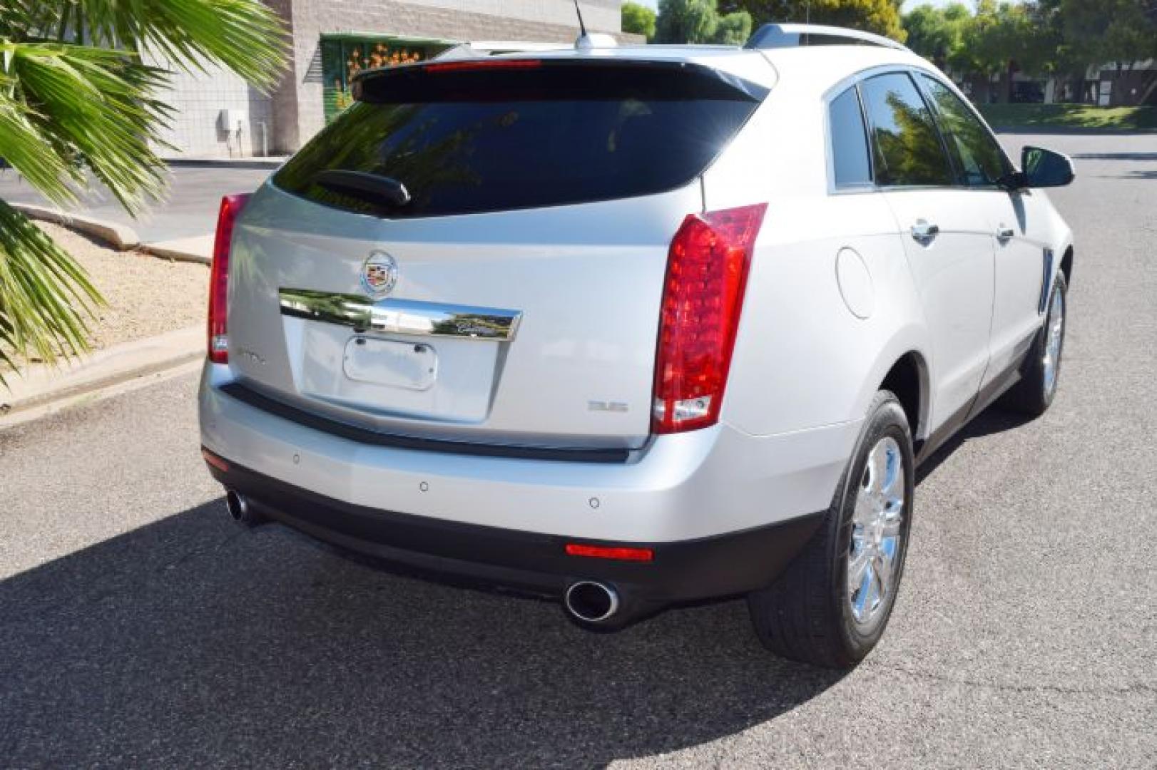 2016 Radiant Silver Metallic /Ebony with Ebony accents Cadillac SRX Luxury Collection AWD (3GYFNEE31GS) with an 3.6L V6 DOHC 24V FFV engine, Automatic transmission, located at 11056 N 23rd Dr #101, Phoenix, AZ, 85029, (623) 434-4252, 33.587704, -112.109962 - Photo#5
