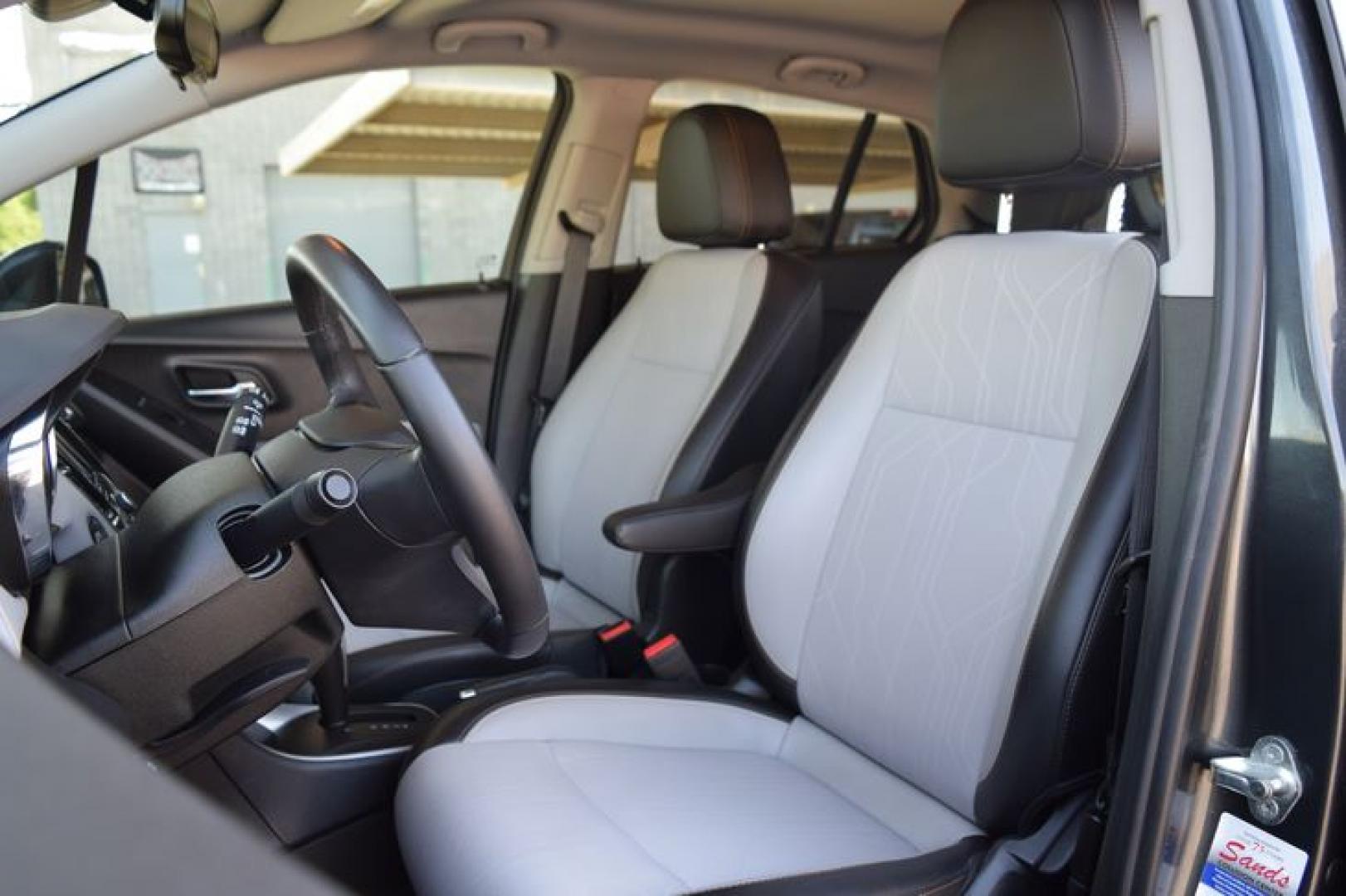 2018 Nightfall Gray Metallic /Jet Black Chevrolet Trax LT FWD (3GNCJLSBXJL) with an 1.4L L4 DOHC 16V engine, Automatic transmission, located at 11056 N 23rd Dr #101, Phoenix, AZ, 85029, (623) 434-4252, 33.587704, -112.109962 - Photo#9