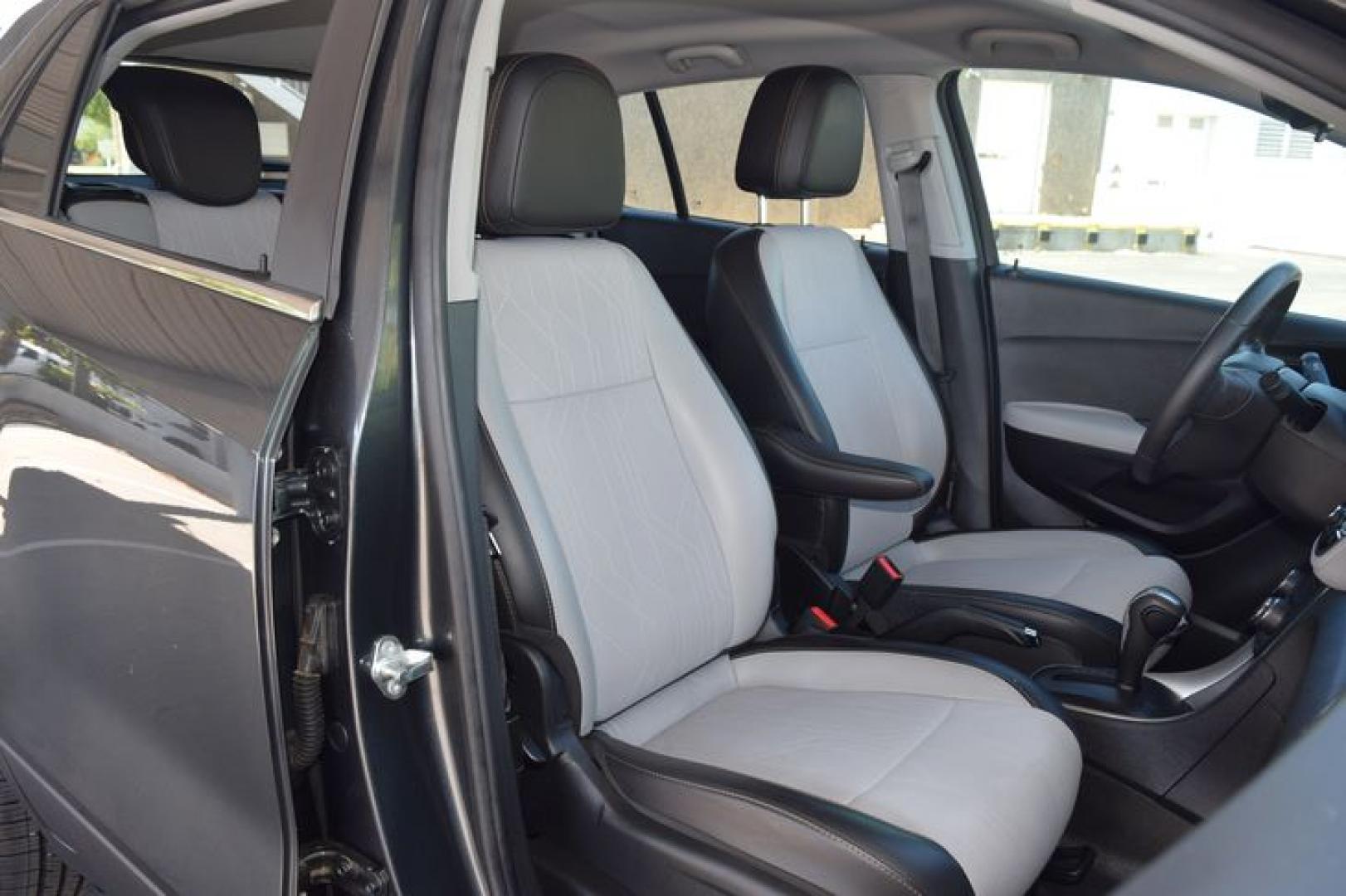 2018 Nightfall Gray Metallic /Jet Black Chevrolet Trax LT FWD (3GNCJLSBXJL) with an 1.4L L4 DOHC 16V engine, Automatic transmission, located at 11056 N 23rd Dr #101, Phoenix, AZ, 85029, (623) 434-4252, 33.587704, -112.109962 - Photo#11